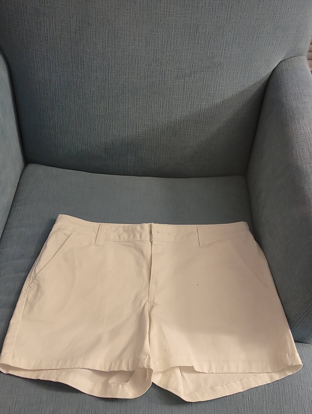 a.n.a White Mid-Rise Midi Shorts